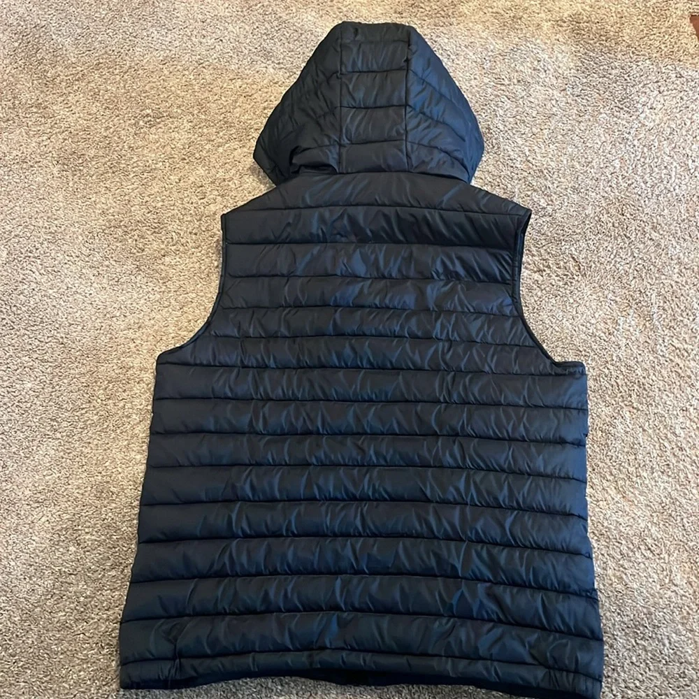 Guess Puffer Hooded Vest - Picture 4 of 5